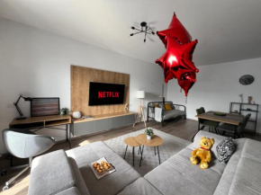 High-Rise Luxury Apartment with free parking